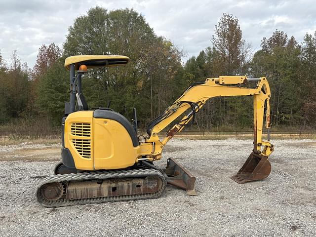 Image of Komatsu PC30-2 equipment image 4