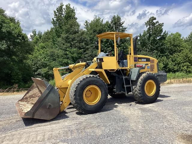 Image of Komatsu WA200-5 equipment image 1