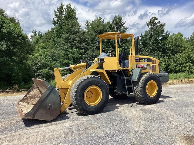Image of Komatsu WA200-5 equipment image 2