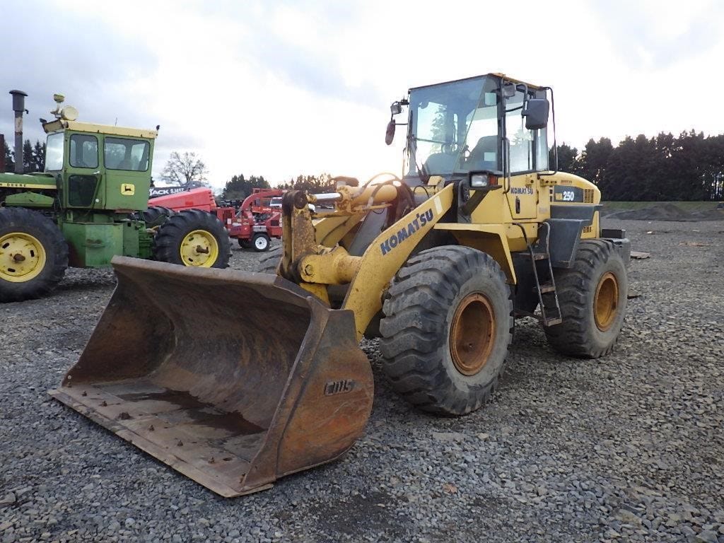 2006 Komatsu WA250-5 Equipment Image0