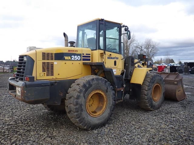 Image of Komatsu WA250-5 equipment image 4