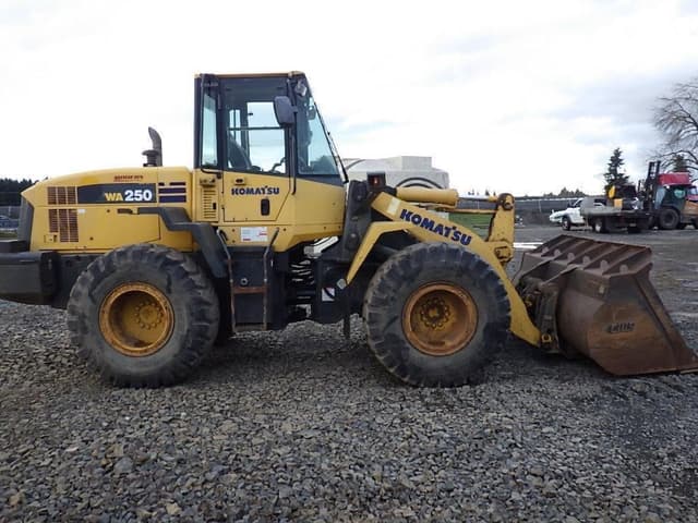 Image of Komatsu WA250-5 equipment image 3