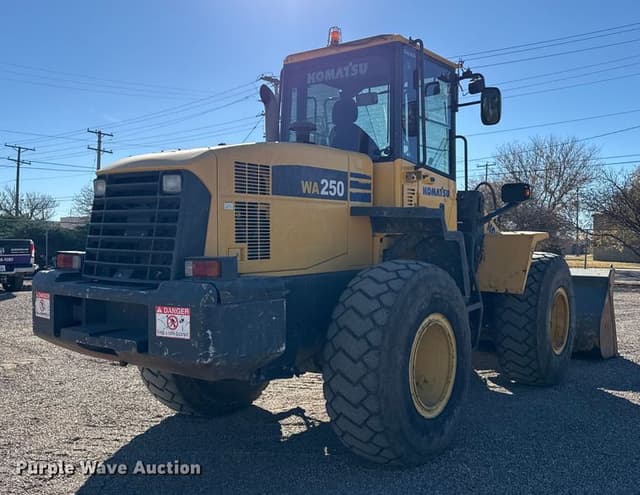 Image of Komatsu WA250 equipment image 4