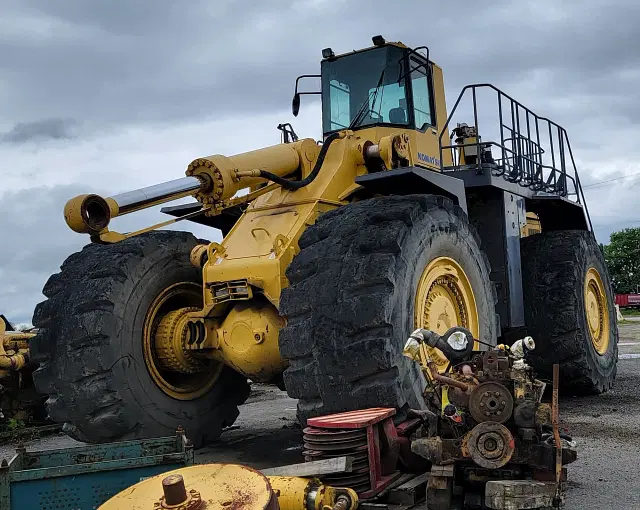 Image of Komatsu WA900-3LC equipment image 1