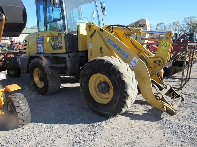 Image of Komatsu WA95 equipment image 3