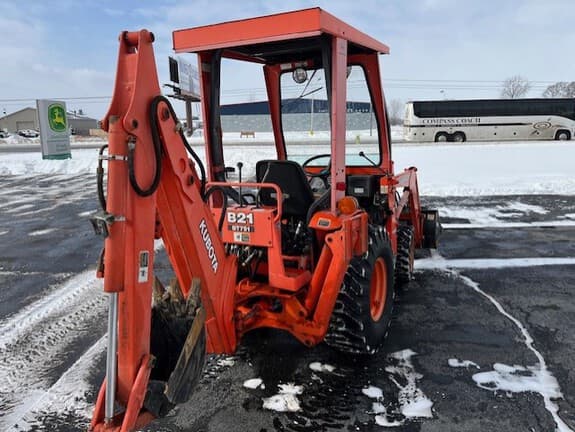 Image of Kubota B21 equipment image 3