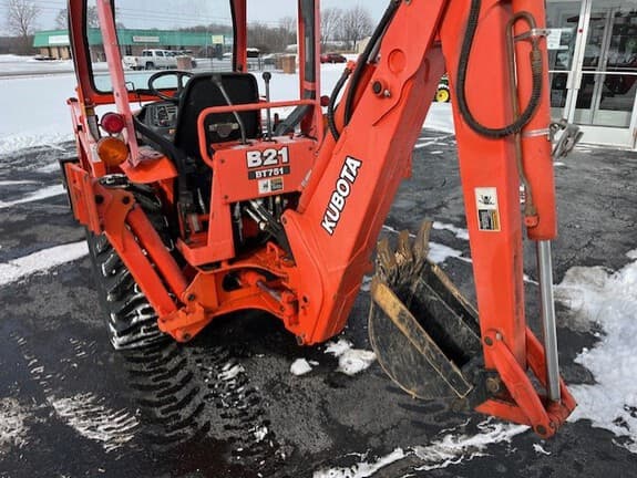 Image of Kubota B21 equipment image 2