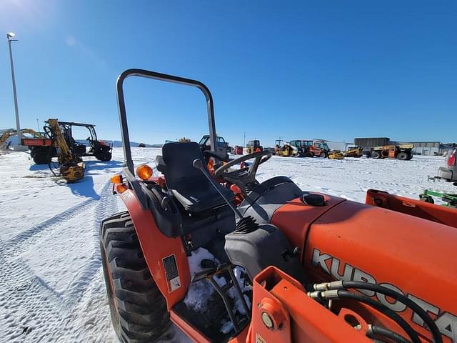 Image of Kubota B3030 equipment image 4