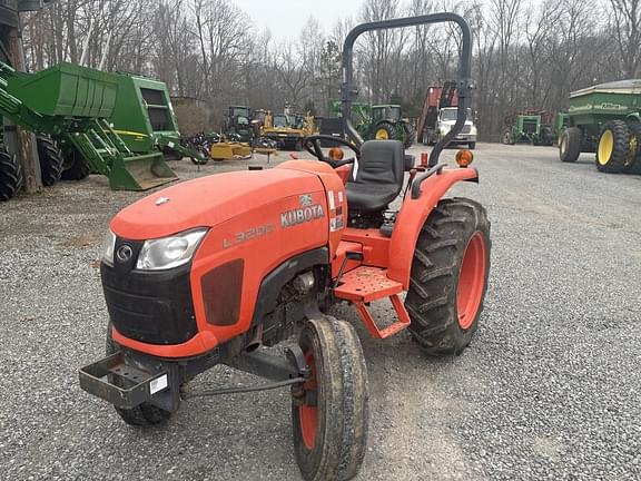 Image of Kubota L3200 equipment image 3