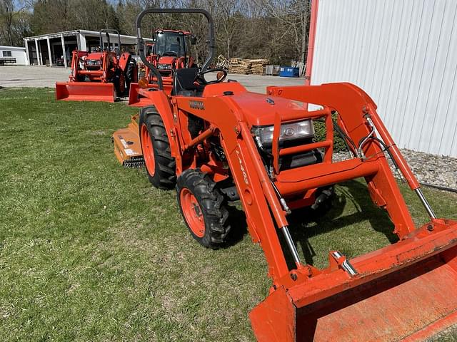 Image of Kubota L3400 equipment image 2