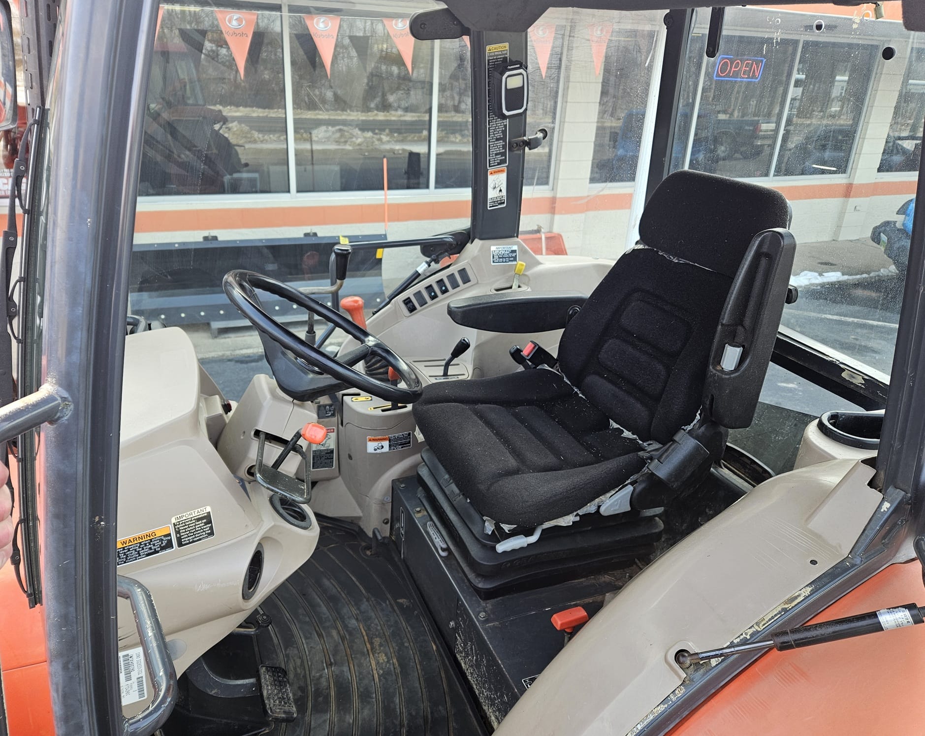 2006 Kubota M7040 Equipment Image0