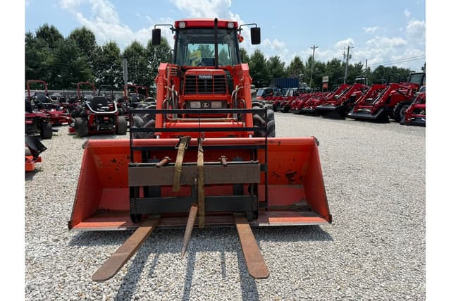 Image of Kubota M9000 equipment image 2