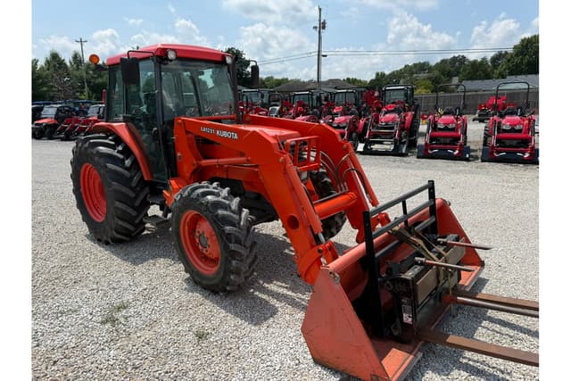 Image of Kubota M9000 equipment image 3