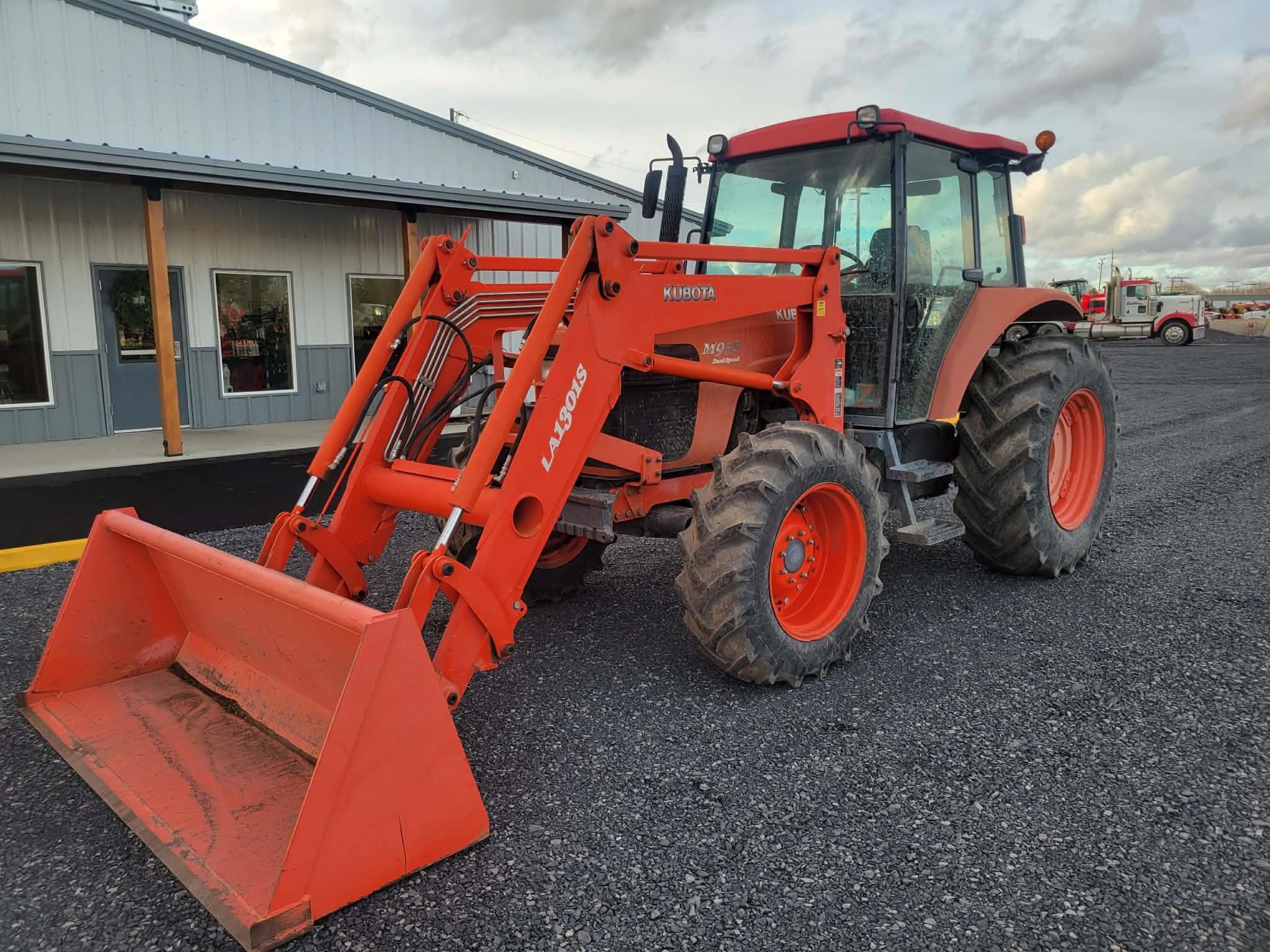 2006 Kubota M95S Equipment Image0