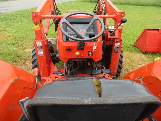Image of Kubota MX5000 equipment image 2