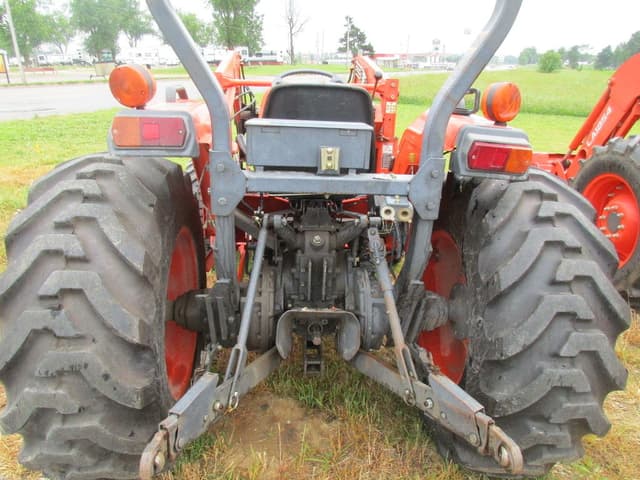 Image of Kubota MX5000 equipment image 3