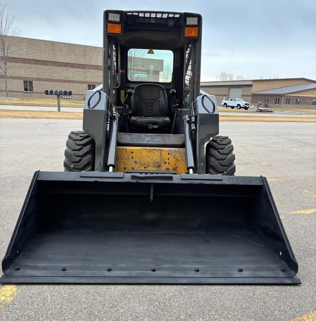 Image of New Holland L170 equipment image 2