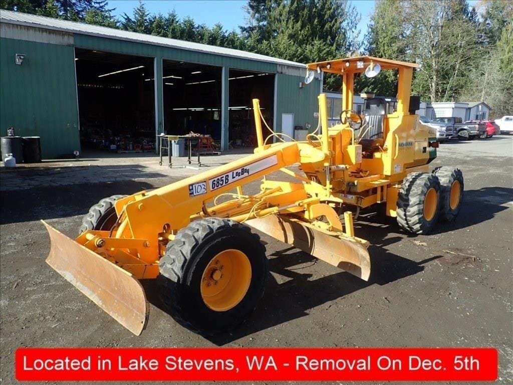 2006 LeeBoy 685B Equipment Image0