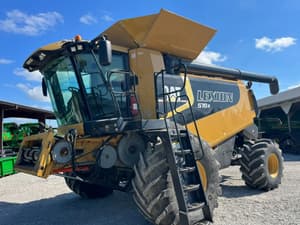 2006 CLAAS Lexion 570R Image