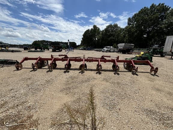 Image of Lilliston 8R46 equipment image 4