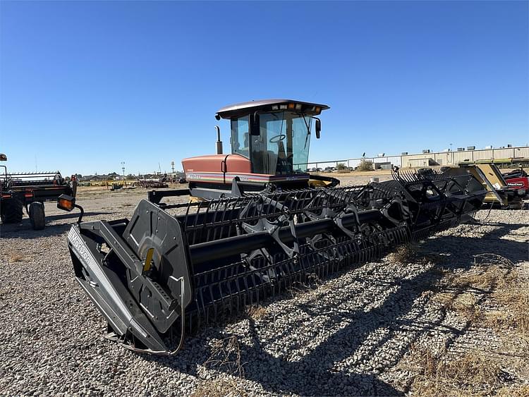 2006 MacDon 9352i Equipment Image0