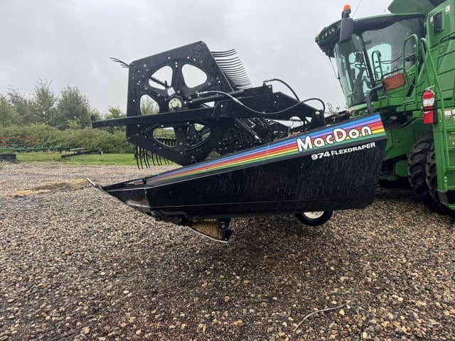 Image of MacDon 974 equipment image 4