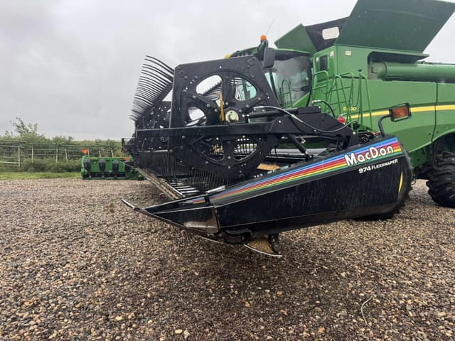 Image of MacDon 974 equipment image 3