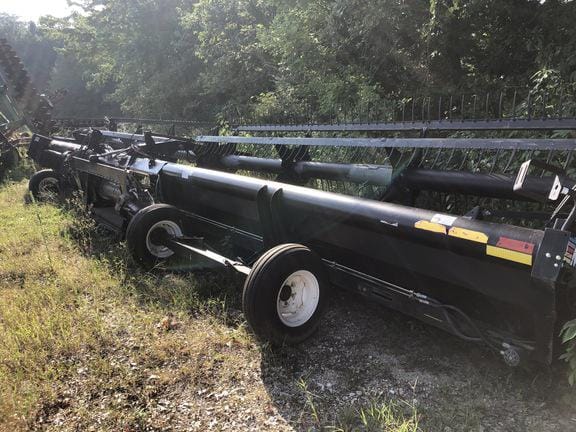 Main image MacDon 963