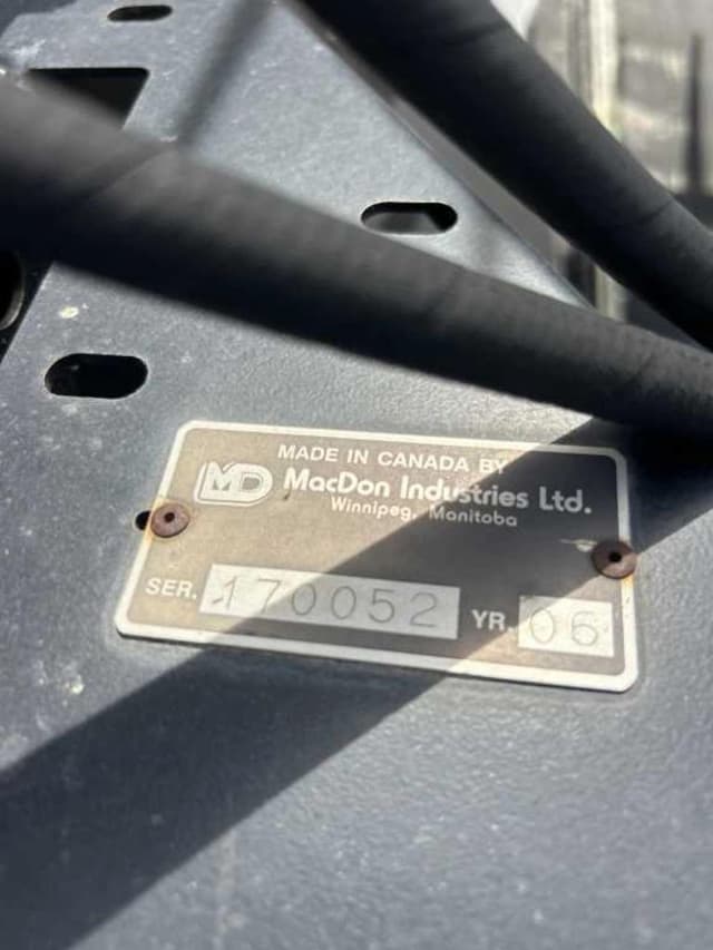 Image of MacDon 973 equipment image 4