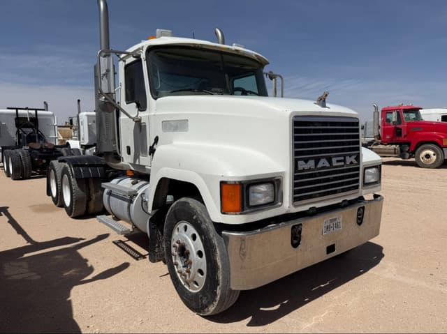 Image of Mack CHN613 equipment image 1