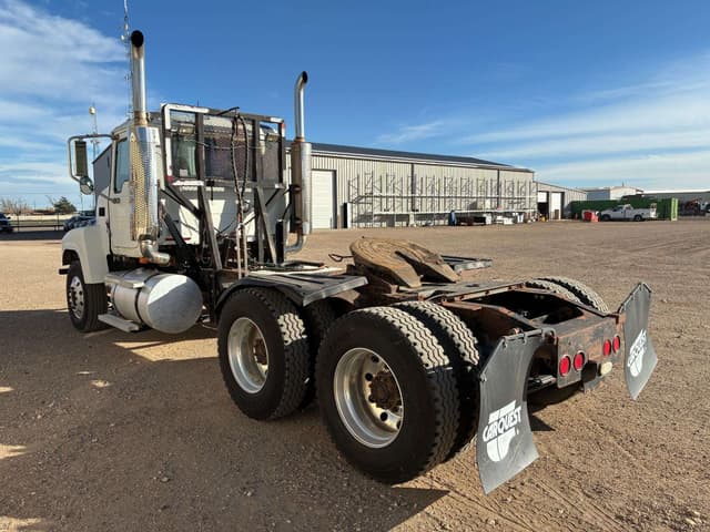 Image of Mack CHN613 equipment image 4