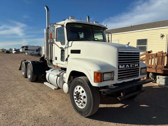 Image of Mack CHN613 equipment image 1
