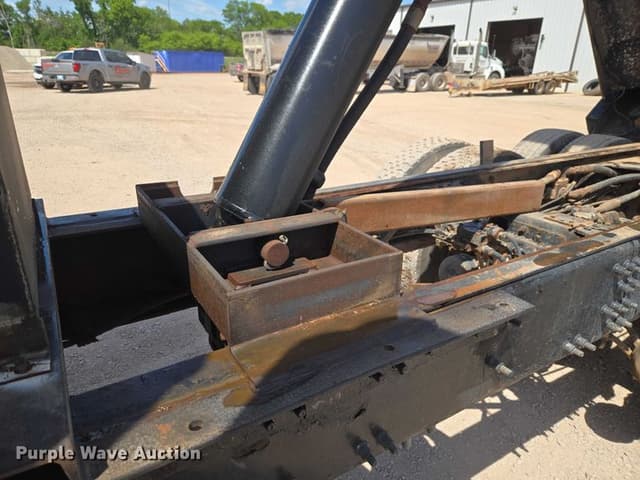 Image of Mack CHN613 equipment image 4