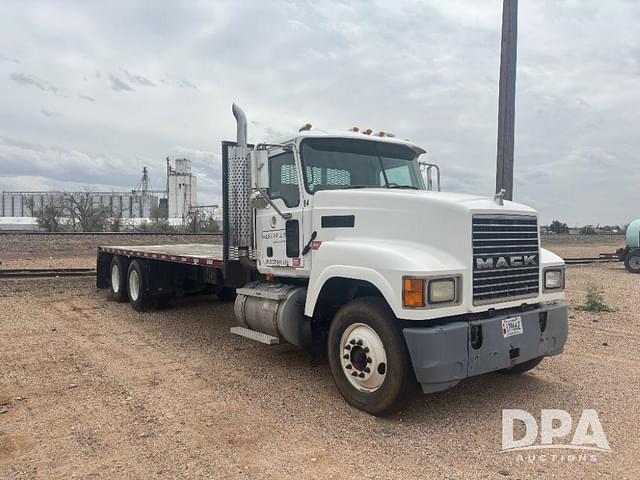Image of Mack CHN613 equipment image 1