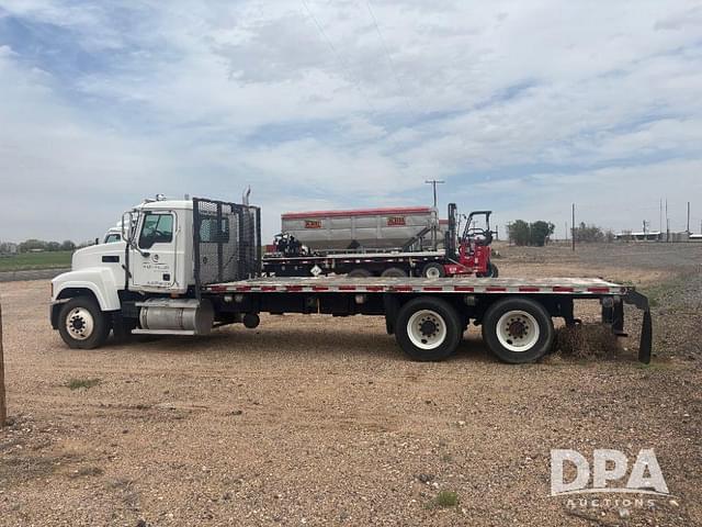 Image of Mack CHN613 equipment image 4