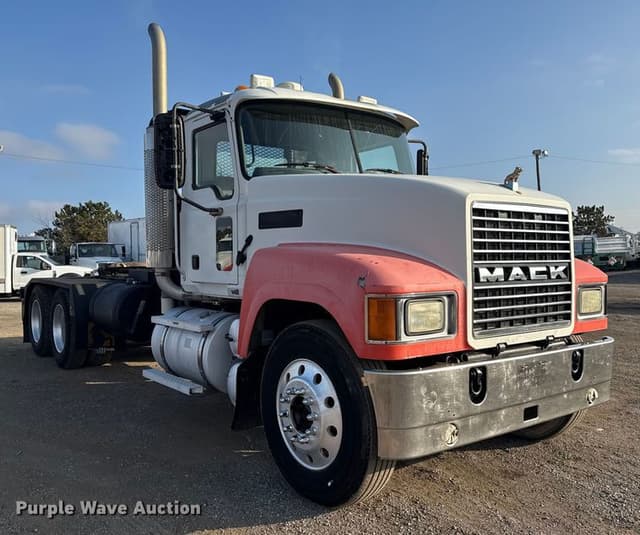 Image of Mack CHN613 equipment image 2