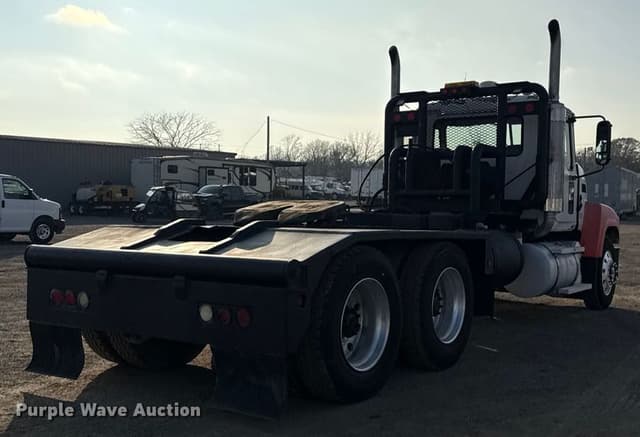 Image of Mack CHN613 equipment image 4