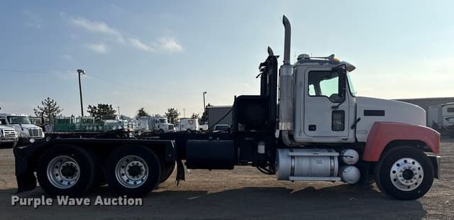 Image of Mack CHN613 equipment image 3