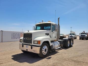 Main image Mack CHN613