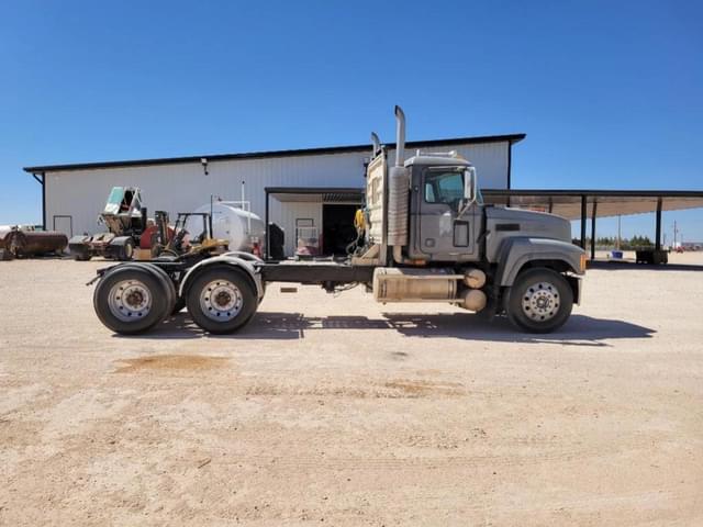 Image of Mack CHN613 equipment image 4