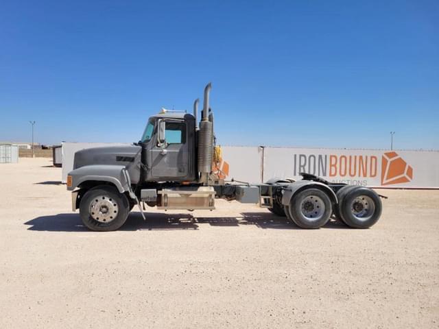 Image of Mack CHN613 equipment image 1