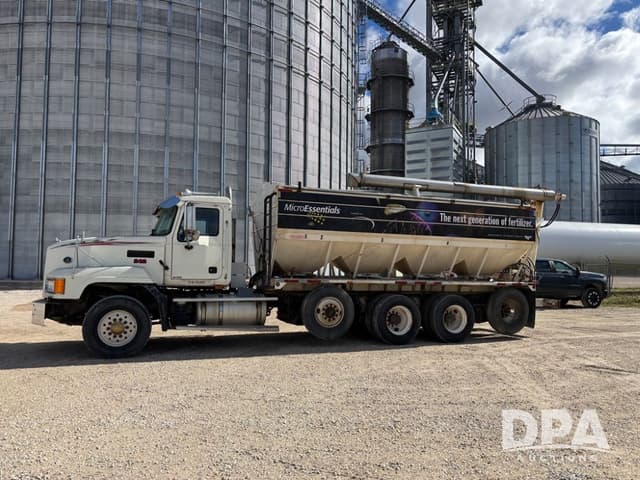 Image of Mack CL700 equipment image 3