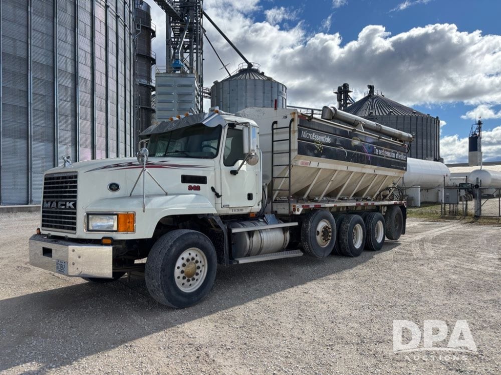 2006 Mack CL700 Equipment Image0