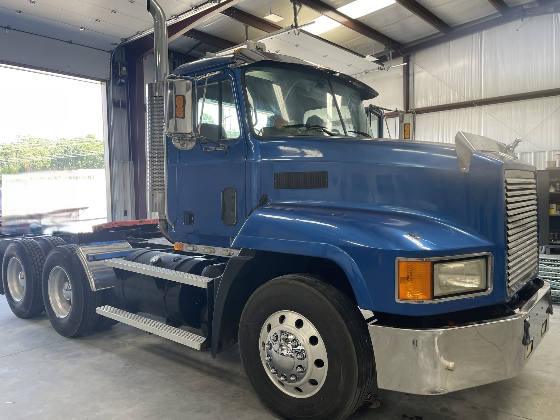 2006 Mack CL733 Equipment Image0