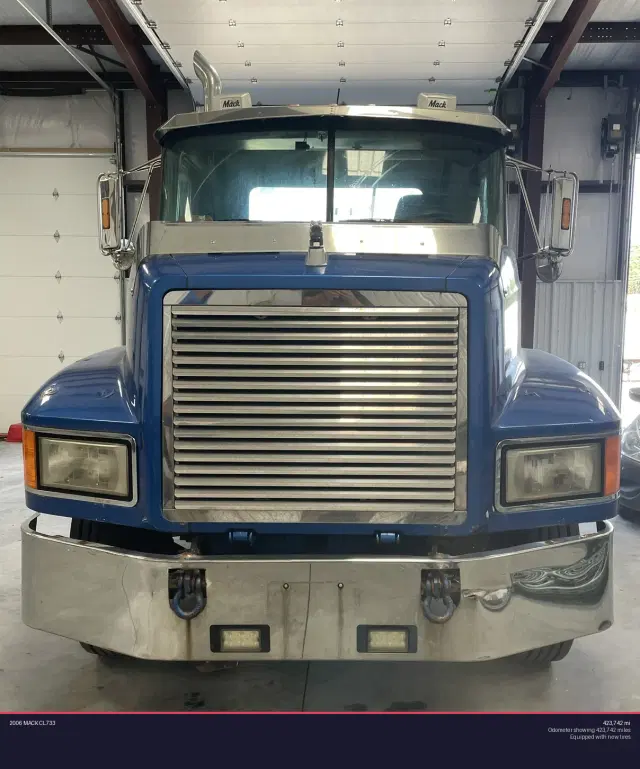 Image of Mack CL733 equipment image 2