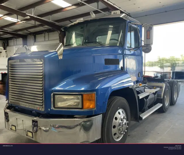 Image of Mack CL733 equipment image 3