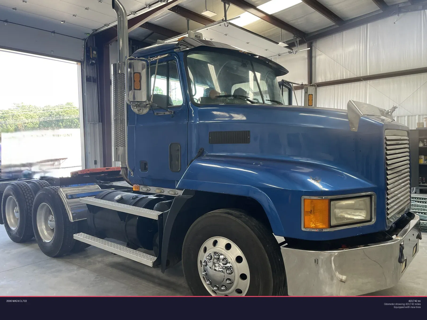 2006 Mack CL733 Equipment Image0