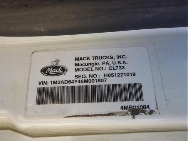 Image of Mack CL733 equipment image 4