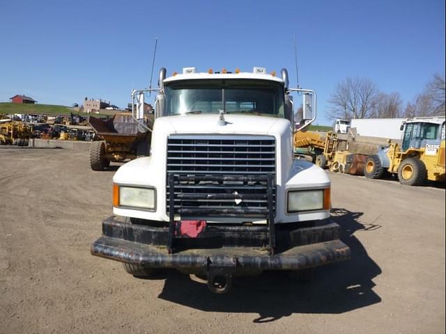 Image of Mack CL733 equipment image 1