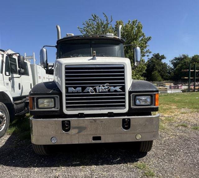 Image of Mack CL733 equipment image 1
